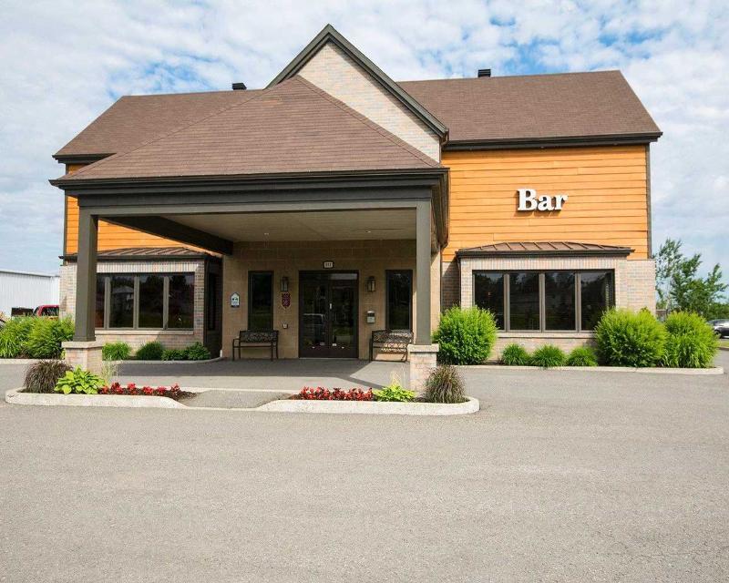 Econo Lodge Inn & Suites Saint Apollinaire Exterior foto