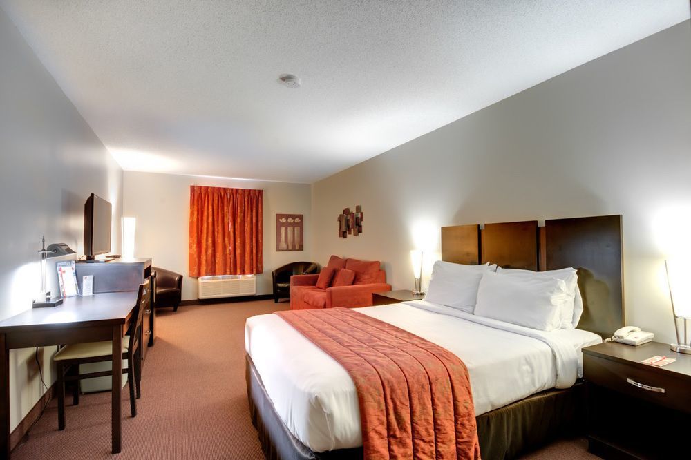 Econo Lodge Inn & Suites Saint Apollinaire Exterior foto